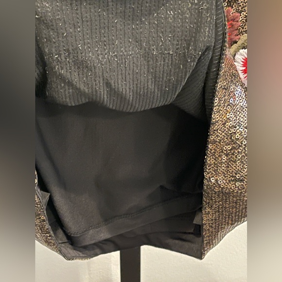 Sold! Guess Topeka Embroidered Sequin Skirt Size Large - Picture 10 of 14